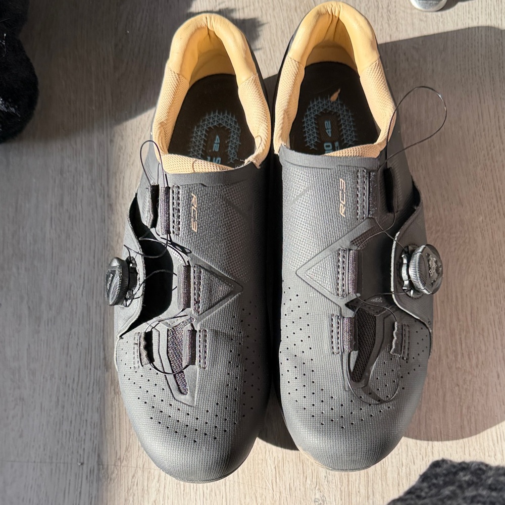 Shimano RC3 Men's Cycling Shoes - Black and Tan